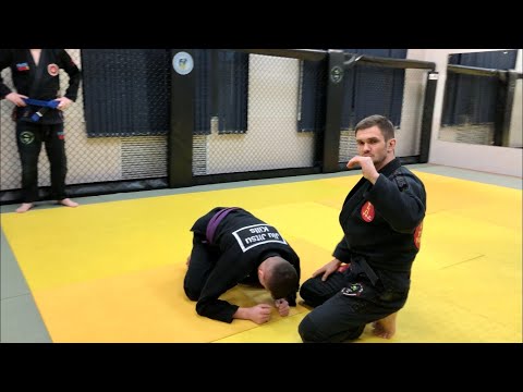 Видео: Как задушить соперника в «черепахе» ( Лев Гладких )