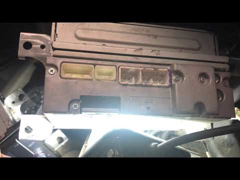 Видео: Замена штатной аудиосистемы на TOYOTA MARK X