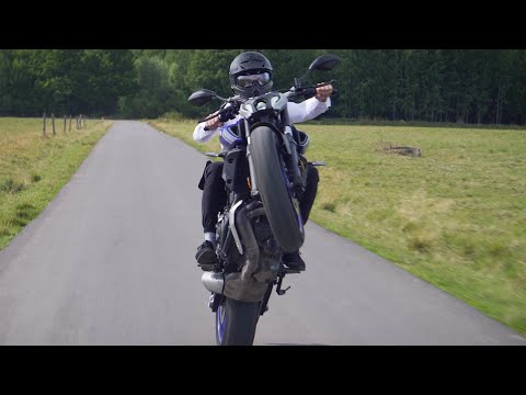 Видео: Первый раз на НЕЙКЕД БАЙКЕ! Тест-драйв Yamaha MT 07