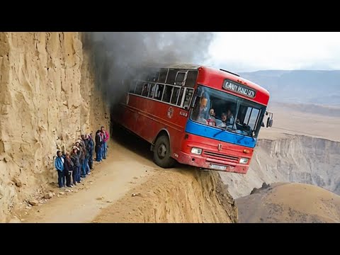 Видео: Невероятные Случаи с Общественным Транспортом, Снятые на Камеру