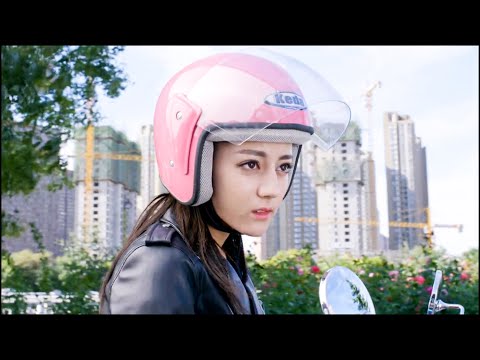 Видео: Женщина-телохранитель устроила ловушку и одним пинком усмирила гангстера!