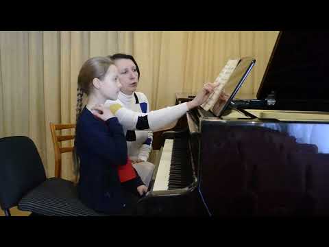 Видео: ФРАГМЕНТ УРОКА Работа над крупной формой   Ученица 2 класса Сергиенко Ксения  Преп  Соколова О А