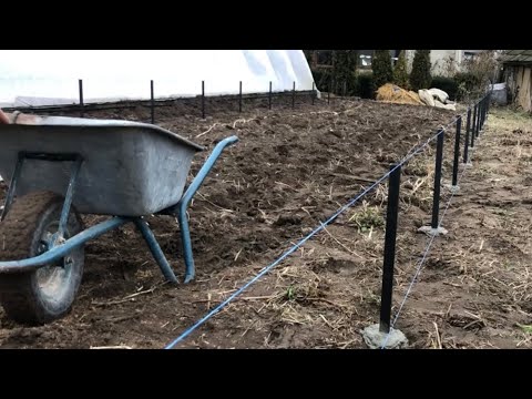 Видео: Будівництво бомжтеплиці 1 частина.