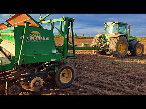 Видео: Сеялка озимой пшеницы - John Deere 8410 с Great Plains 3S-3000 в действии 🚜🌾