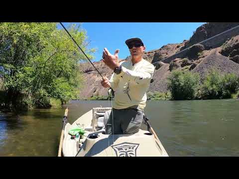 Видео: Ловля на сухую мушку с дрейфующей лодки // Школа ловли на сухую мушку