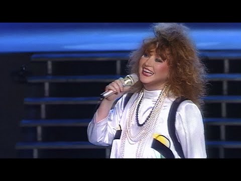 Видео: Алла Пугачёва - Беглец (Official Video) [«Рождественские встречи»]