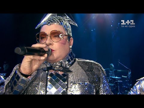 Видео: Верка Сердючка - "Make it rain champagne". Вечер премьер с Екатериной Осадчей