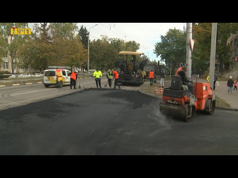 Видео: У Полтаві асфальтують проїжджу частину по вул. Івана Мазепи