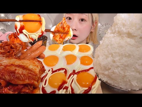Видео: ASMR Яичница-глазунья кимчи колбаса【русские субтитры】【Mukbang/ Eating Sounds】
