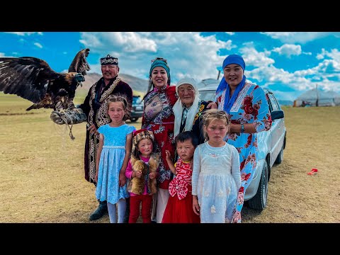 Видео: MONGOLIA! Жизнь КАЗАХОВ без прикрас! Беркуты-ОХОТНИКИ! Сварили БАРАНЬЮ ГОЛОВУ! Кумыз, Песни в ЮРТЕ!