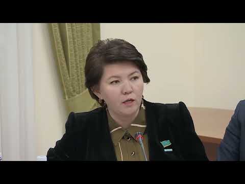Видео: Депутат Жұлдыз Сүлейменова оқу ағарту министріне өткір сұрақтар қойды!