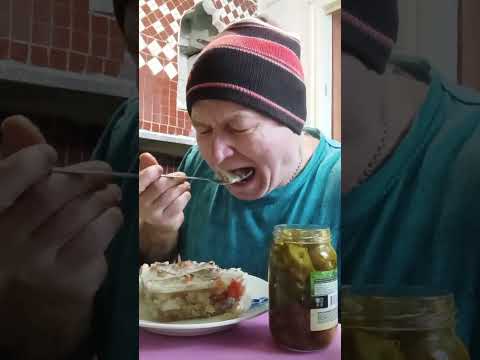 Видео: На перекус, холодец домашний с перцем халапеньо и чай с лимоном. Приятного всем аппетита.