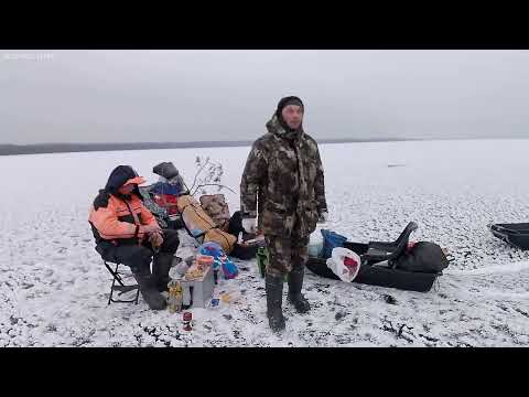 Видео: Зимняя рыбалка в Чёлмужи Карелия. Чёлмжская губа озеро Онега.