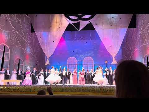 Видео: VLOG: Сходила в театр 