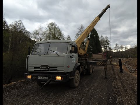 Видео: Камаз 6580 грузим блоками , Кран в работе , Камаз 6520 переднее калесо на выстрел