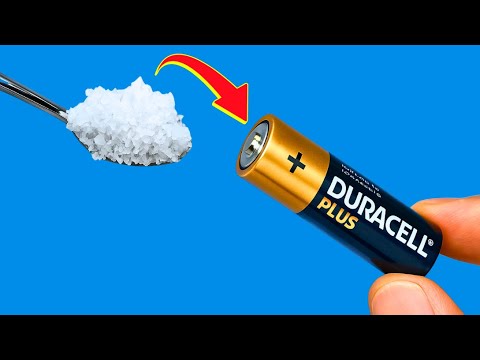 Видео: 🔋 Никогда больше не покупайте новые батарейки! Просто восстановите старые батарейки солью! 😱