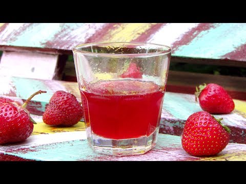 Видео: Рецепт крепкого клубничного ликера от Алкофана