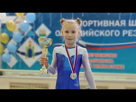 Видео: Самая сильная юная гимнастка