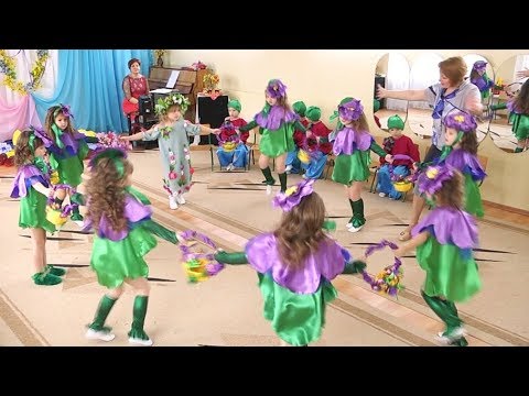 Видео: ТАНЕЦ ФИАЛОК  очень нежный красивый  - танец цветов на 8 марта в детском саду