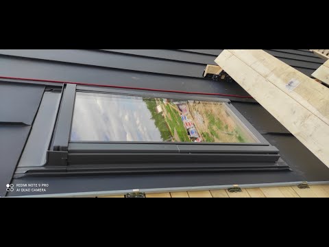 Видео: Монтаж заводского оклада Velux на фальцевой кровле!