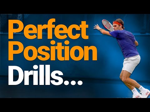 Видео: Этот урок по технике удара справа не позволит вам оказаться в неправильной позиции...