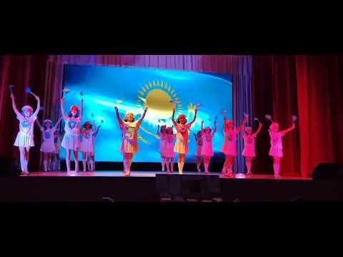 Видео: Современный флешмоб ко Дню Республики