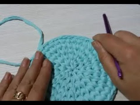 Видео: Вяжем идеальный круг крючком из трикотажной пряжи.  МК