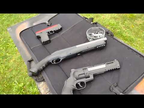 Видео: Byrna HD, Umarex T4E HDS и Umarex T4E HDR на фоне дверцы холодильника из нержавеющей стали!