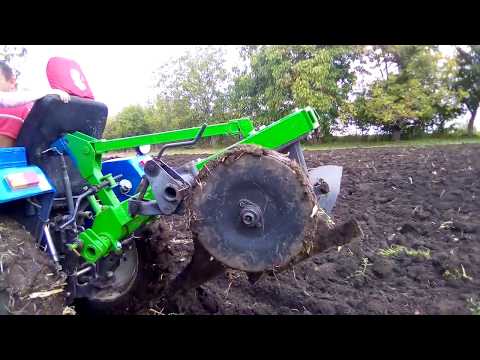 Видео: Сінтай Т244ТНТ І плуг Бомет 2*30. Оранка городу.