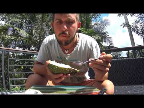 Видео: Soursop Сметанное яблоко и как его есть