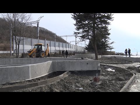 Видео: Благоустройство центрального городского пляжа в Туапсе выполнено на 65%