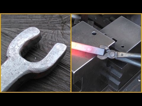 Видео: Ковка гибочной вилки — изготовление инструмента Blacksmith Hardy Hole