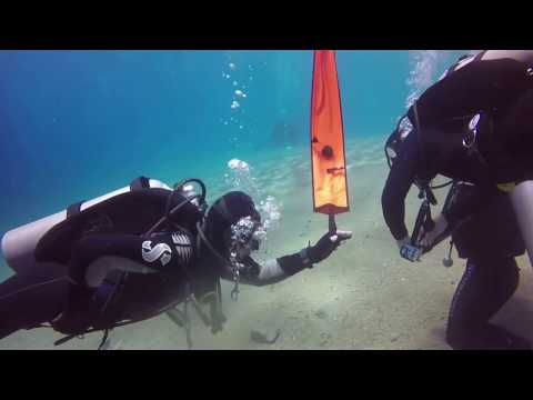 Видео: Запуск сигнального буя дайверами подводное видео - Launch signal buoy by divers underwater video