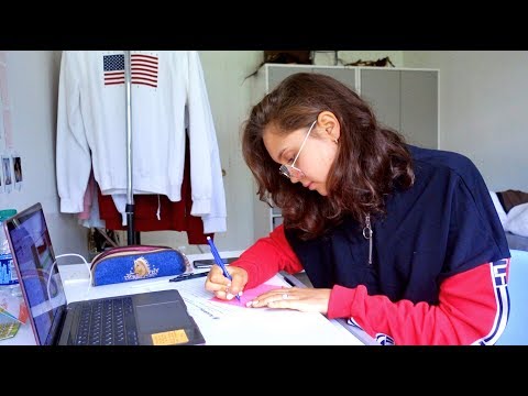 Видео: первый день в выпускном классе в Aмериканской школе.