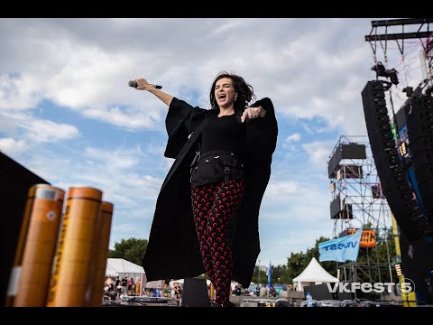 Видео: Елена Темникова. LIVE на VK Fest 5