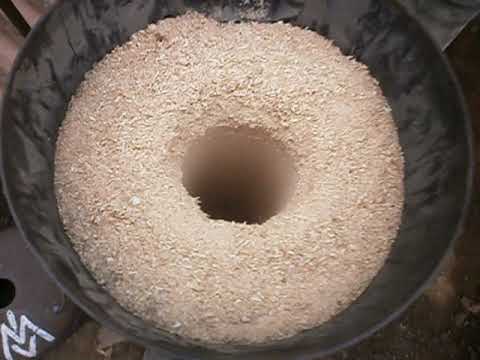 Видео: піролізна піч на тирсі 2, sawdust pyrolysis furnace, Sägemehl-Pyrolyseofen, piec do pirolizy trocin