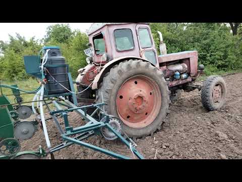 Видео: Посівна гарбуза саморобною 3-х секційною сівалкою з внесеням гербіцидів!!!Підготовка полів !!!