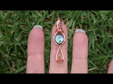 Видео: Учебное пособие по обмотке проволоки для мини-кулона с двумя камнями