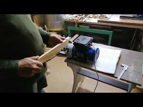 Видео: Работа станка для для изготовления рамок.