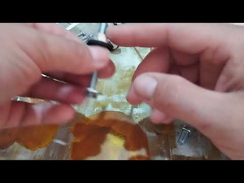 Видео: Крепление бачка к унитазу.