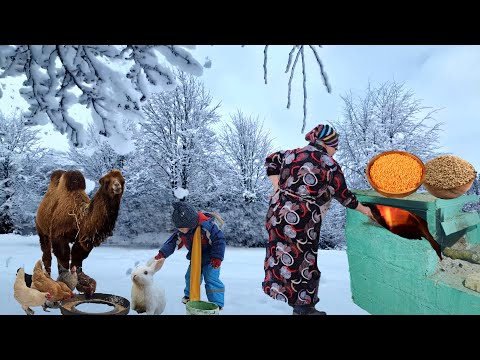 Видео: В деревне Азербайджана Идет Снег. Бабушка Испекла Хлеб без Дрожжей и без Муки