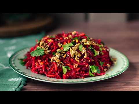 Видео: Салат з буряків із смачною заправкою за 5 хвилин! Нічого варити не потрібно!