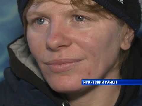 Видео: Отшельница живет в самодельной пещере