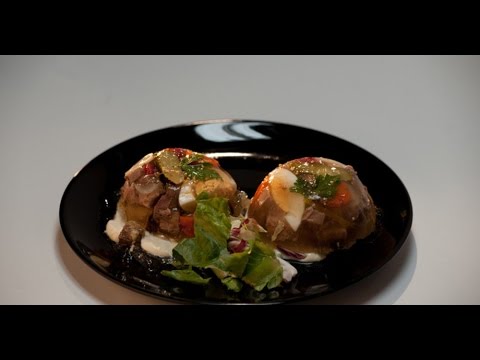 Видео: Заливное из телячьего языка с ржаным хлебом | Мясо. От филе до фарша