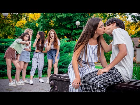 Видео: Застукали Кирилла с НОВОЙ ДЕВУШКОЙ!