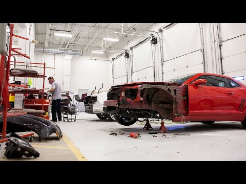 Видео: Кузовные работы в США. Auto body shop изнутри