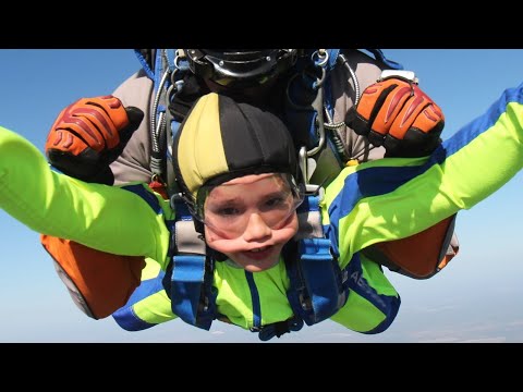 Видео: Летающий Леша 7 лет    #Аэроград, #skydive, #VictorFedorov,