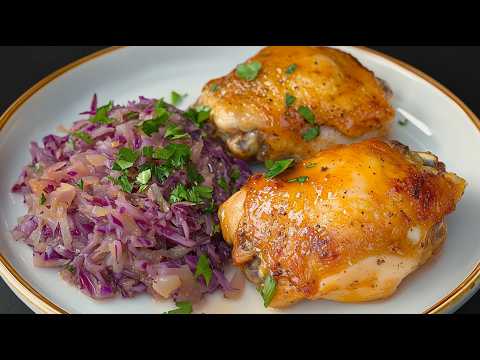 Видео: У вас есть куриные бедра и капуста? Я готовлю это 3 раза в неделю, потому что это так вкусно.😋