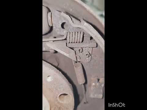 Видео: Поло седан замена задних колодок