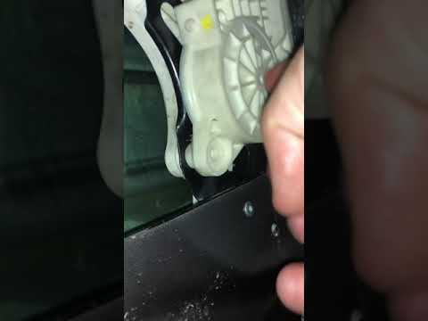 Видео: устранение бесячего скрипа стеклоподъемника w211